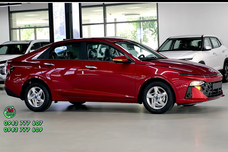 hyundai accent tiêu chuẩn màu đỏ